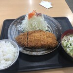 Tonkatsu Katsumi - 極厚ロースカツ　1000円　＋100円豚汁変更