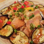 菜根譚 北海道中華 - 焼き茄子と知床地鶏のサラダ（780円）