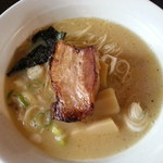 参鶏湯麺（700円）