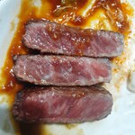 ナカガワ☆スエ食堂 - 佐賀牛ステーキ(断面からも霜降りがわかります)