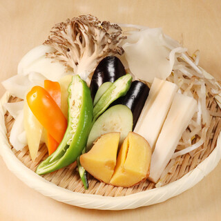 岡山県産契約農家から仕入れる季節の野菜