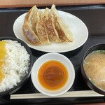 大谷パーキングエリア(上り線)フードコート - 餃子定食　950円！