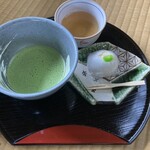 丈山苑 - 本日の茶菓子は＂すすきの" 自然薯が入ってるのか？モッチリとした生地でした^_^