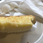 Kafe Do Taimuri - 細かいカットチーズの下にマヨネーズが、これも軽めで美味しいです♪