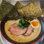 ラーメンは飲み物じゃ。 - 家系鶏白湯