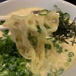 はかた こぶし - 冷やされてクミクミした麺にとろろと納豆が絡む！