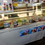 ブルーシールアイスクリーム - 期間限定フレーバーは店内でチェック