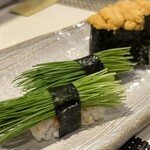 寿司の丸将 - 芽ねぎと雲丹
