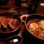 金竜本店 - パリパリ餃子はボリューム満点でした！