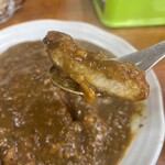 味寿食堂 - カツは1センチくらいの厚さ　衣がカリッとしてて油っぽくない