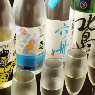 Cheers with your favorite alcohol! Rare Japanese sake also available