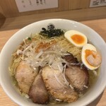 Hirugao - 変わらぬ美味しさ、炙りチャーシュー塩、味玉大盛り