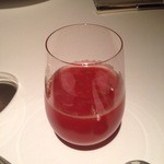 ライムで香り付けしたブラッドオレンジジュース