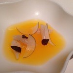 キュイジーヌ[s] ミッシェル・トロワグロ - マテ貝のみかんゼリー寄せ（アップ）