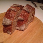 キュイジーヌ[s] ミッシェル・トロワグロ - パン・ド・カンパーニュ（アップ）