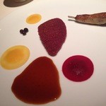 キュイジーヌ[s] ミッシェル・トロワグロ - 仔鳩とカシス　野菜のラヴィオリ