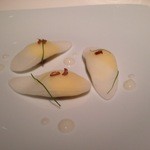 キュイジーヌ[s] ミッシェル・トロワグロ - 米のフィーユ ベルガモット（アップ）