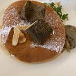 サニーパンケーキ - 1枚ずつシェア‼︎ わらび餅を添えて
