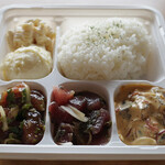 マイカイキッチン - 3種類選べるポキ丼(950円) 左からアジアン・アヒポキ、マイカイオリジナル、マグロスパイシー