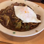 バーグ - 大皿カレー（肉野菜炒め）＋焼玉子のせ！