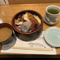 鮨政 西口店 - ちらし具の大盛り　1210円