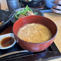 ダイナミックキッチン＆バー 響  西新宿野村ビル店 - 豚汁は大きなお椀にたっぷりです