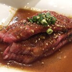 ホルモン焼肉 はやぶさ - 特選カルビ¥2,200-