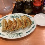 Hidakaya - 先に、餃子が到着。皮目は柔らかです。