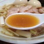 中華そば 葉山 - ちょっと濁った味わい深いスープ。