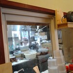 中華そば 葉山 - 厨房は独立してて見えません。