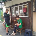 中華そば 葉山 - 火曜12:38現着、並びは3名。