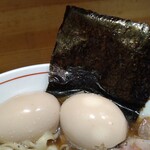 中華そば 葉山 - 「味付けたまご」2個と上質な海苔1枚