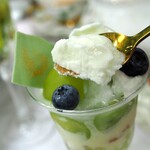 HAUTE COUTURE CAFE OMOTESANDO - シャインマスカットのパフェ