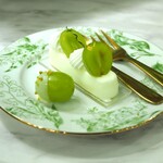 HAUTE COUTURE CAFE OMOTESANDO - まるまる一粒シャインマスカットショコラ/シャインマスカットのムース