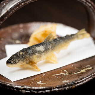 巧緻を極めた、芸術品のようなつまみの数々