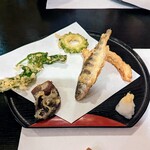 郷土料理ともん - ニガウリ、小ヤマメ、ニンギョウタケ、キクラゲ、マタタビ