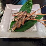 郷土料理ともん - 小鮒の串焼きはねっとりしてて美味しいよ