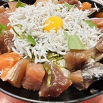 Ajidouraku Benten - 漬けがドンと釜揚げしらす丼。