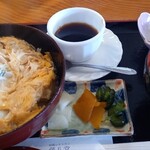 Touhachidou - 比内地鶏の親子丼 1,793円(玉ねぎ・椎茸入り) きんぴらごぼう+コーヒーゼリー