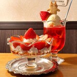 喫茶キツネ雨 - いちごプリン
            いちごクリームソーダ
            子ぎつねさんクッキー