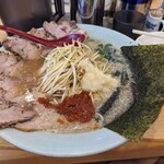 Ramen Shoppu Tsubaki - ネギチャーシュー大盛り。ライス中盛りも。