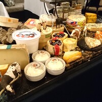 プレスキル - ナチュラルチーズをワゴンよりお好きなだけ