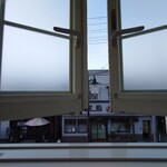 Kobachi Mameyoshi - 部屋の　窓からの景色
