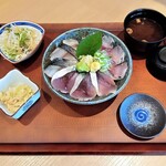 魚どん 然 - 光輝丼