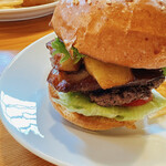 ムースヒルズバーガー - スペシャルスモークベーコンバーガー＋パイナップル