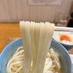 手打ちうどん 上を向いて - 美しい麺