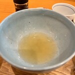 手打ちうどん 上を向いて - つい飲み干してしまうお出汁