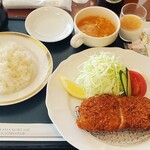 葉山国際カンツリー倶楽部 レストラン - 豚ロースカツ ライス スープ デザート