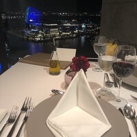 横浜モノリス - 