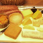 エノテカ - 料理写真:ワインによく合う、豊富な種類のチーズもご用意。